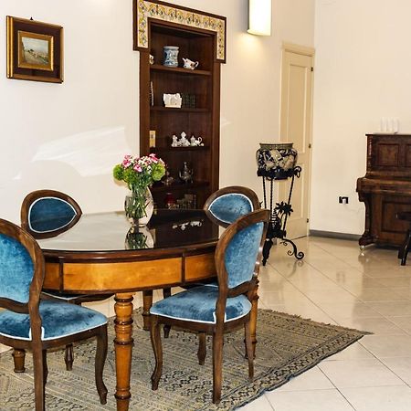 Charming Apartment Napels Buitenkant foto