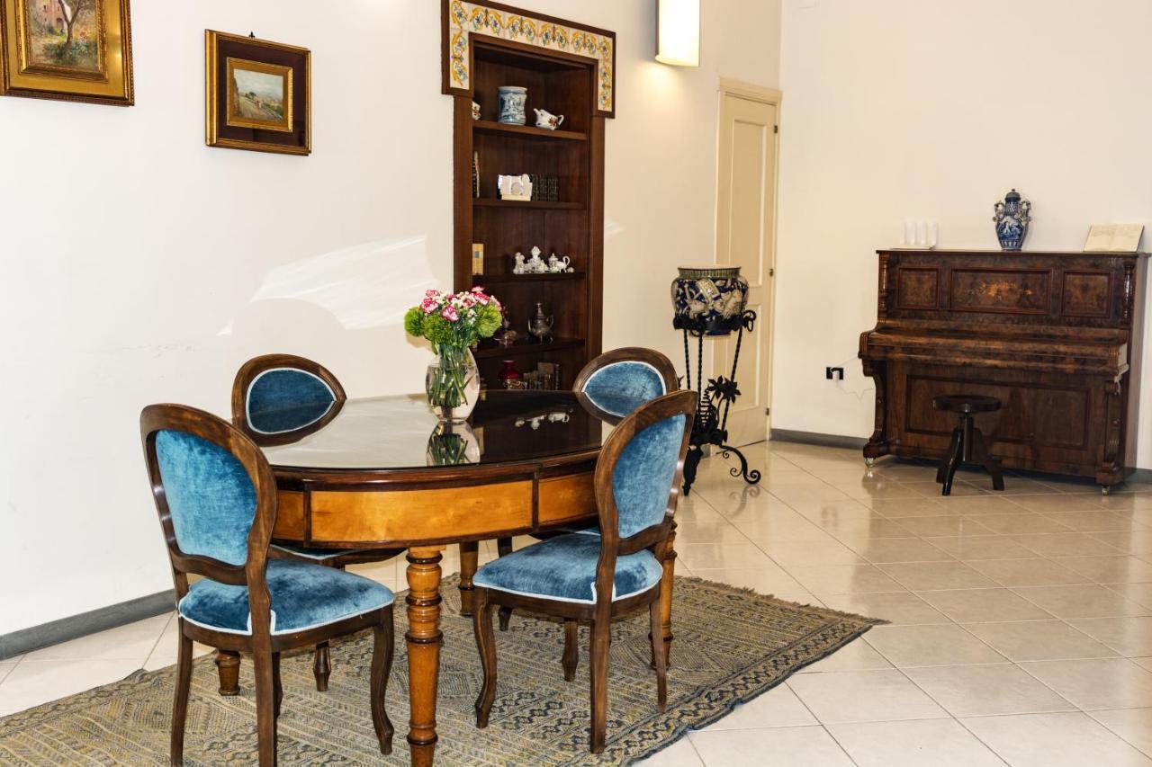 Charming Apartment Napels Buitenkant foto