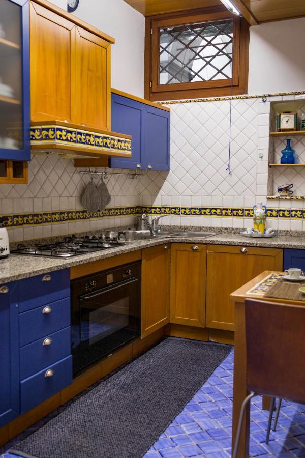 Charming Apartment Napels Buitenkant foto