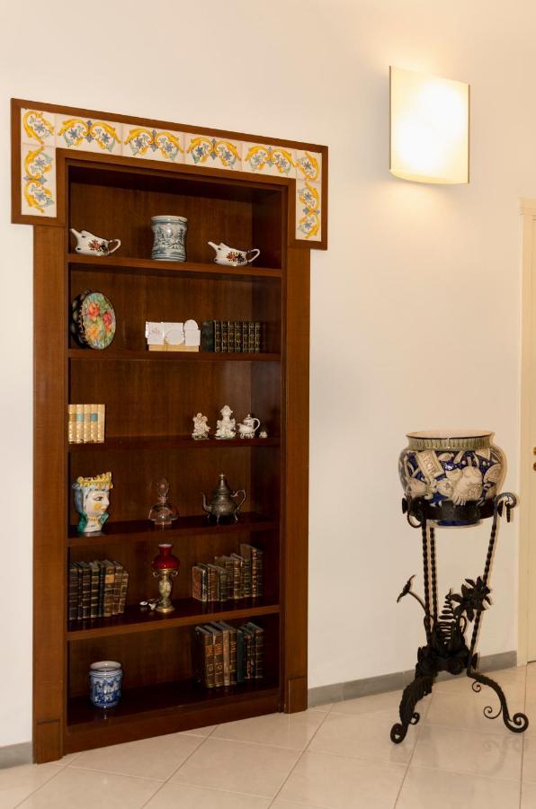 Charming Apartment Napels Buitenkant foto