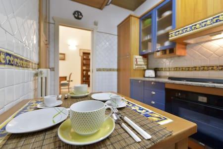 Charming Apartment Napels Buitenkant foto